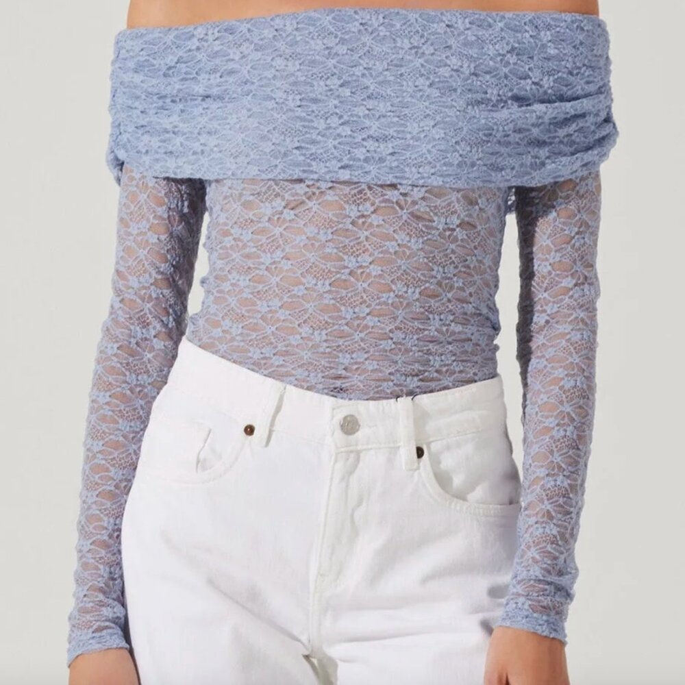 Lace off-the-shoulder top, size S